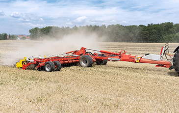 Der Spezialist für die flache Bodenbearbeitung: Kurzscheibenegge TERRADISC 8001 T / 10001 T 