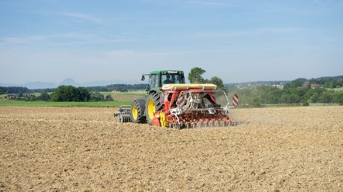 AEROSEM seed drill turns in an impressive performance with organic hemp in Upper Austria