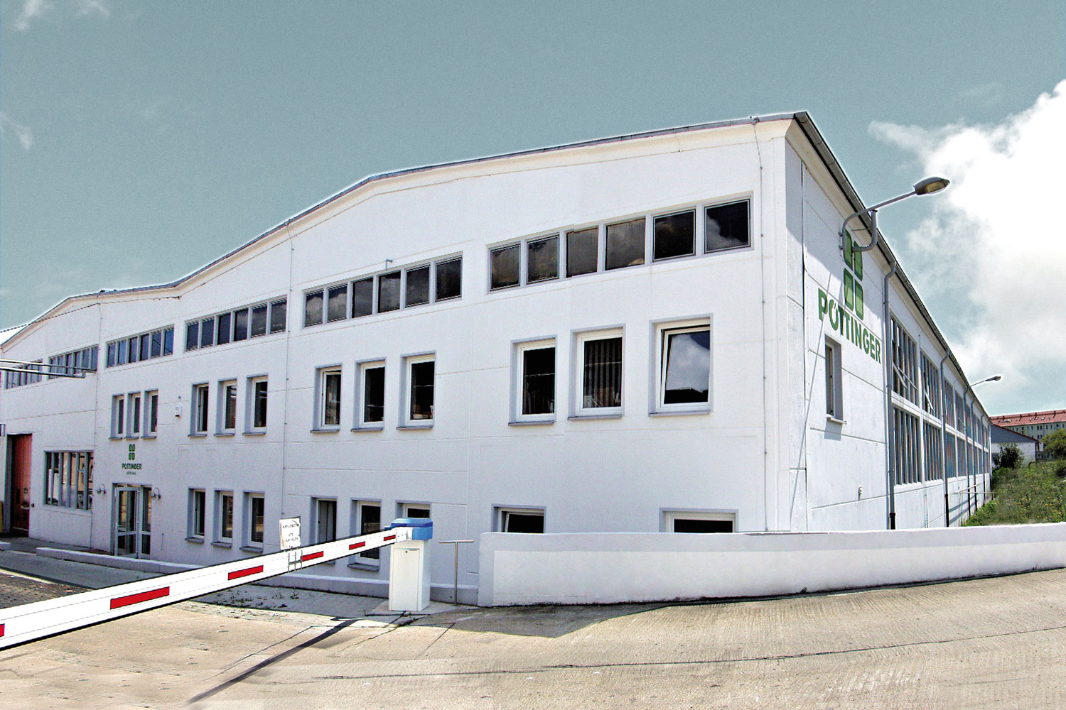 Osivo vzchází: nový závod firmy PÖTTINGER v Bernburgu an der Saale.