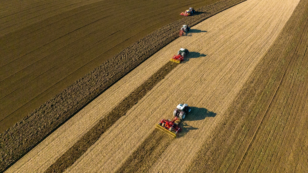 PÖTTINGER esittelee uusia peltoviljelyn koneita