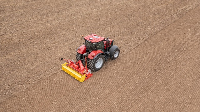 Preparing a seedbed with PÖTTINGER